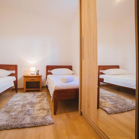 אומיס City Center Lux Apartment "Tonci" מראה חיצוני תמונה