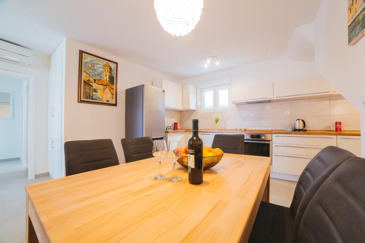 אומיס City Center Lux Apartment "Tonci" מראה חיצוני תמונה
