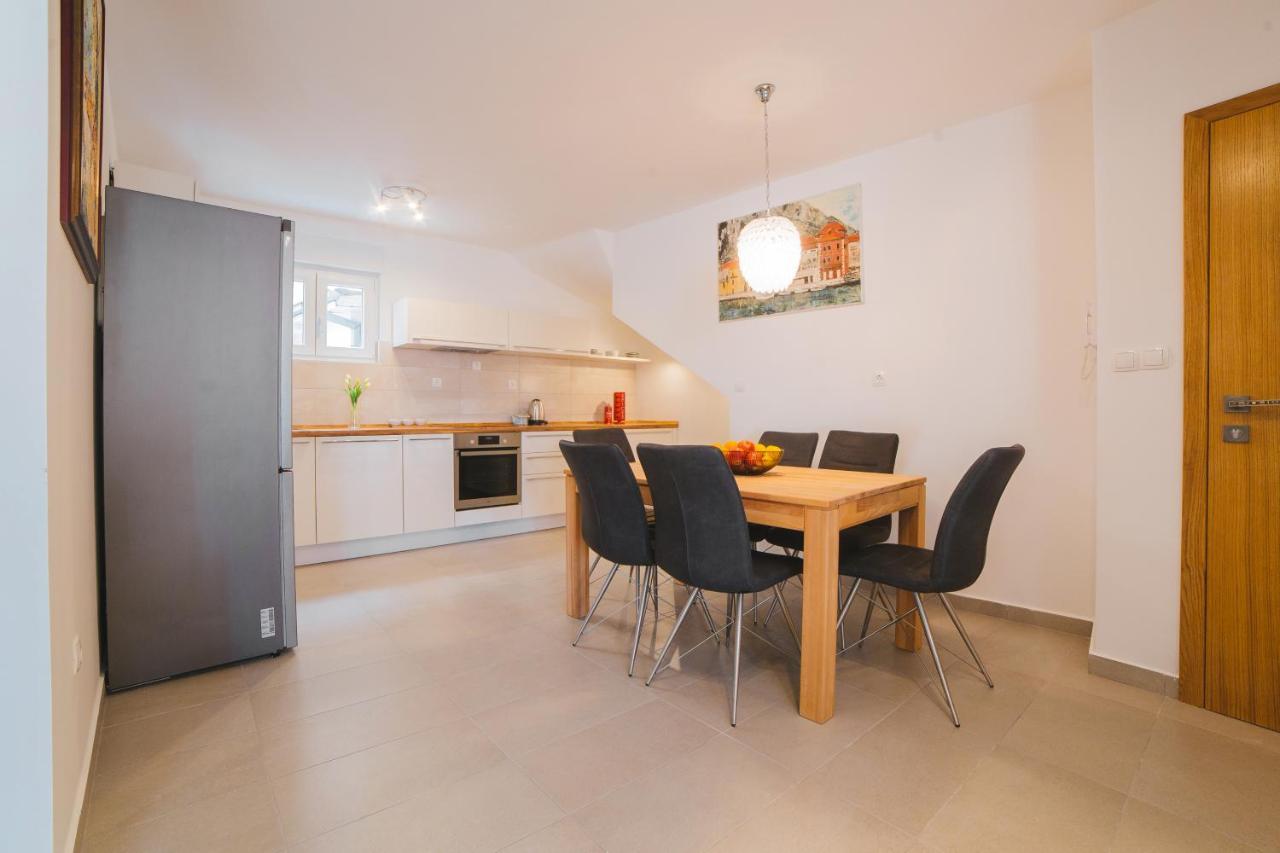 אומיס City Center Lux Apartment "Tonci" מראה חיצוני תמונה