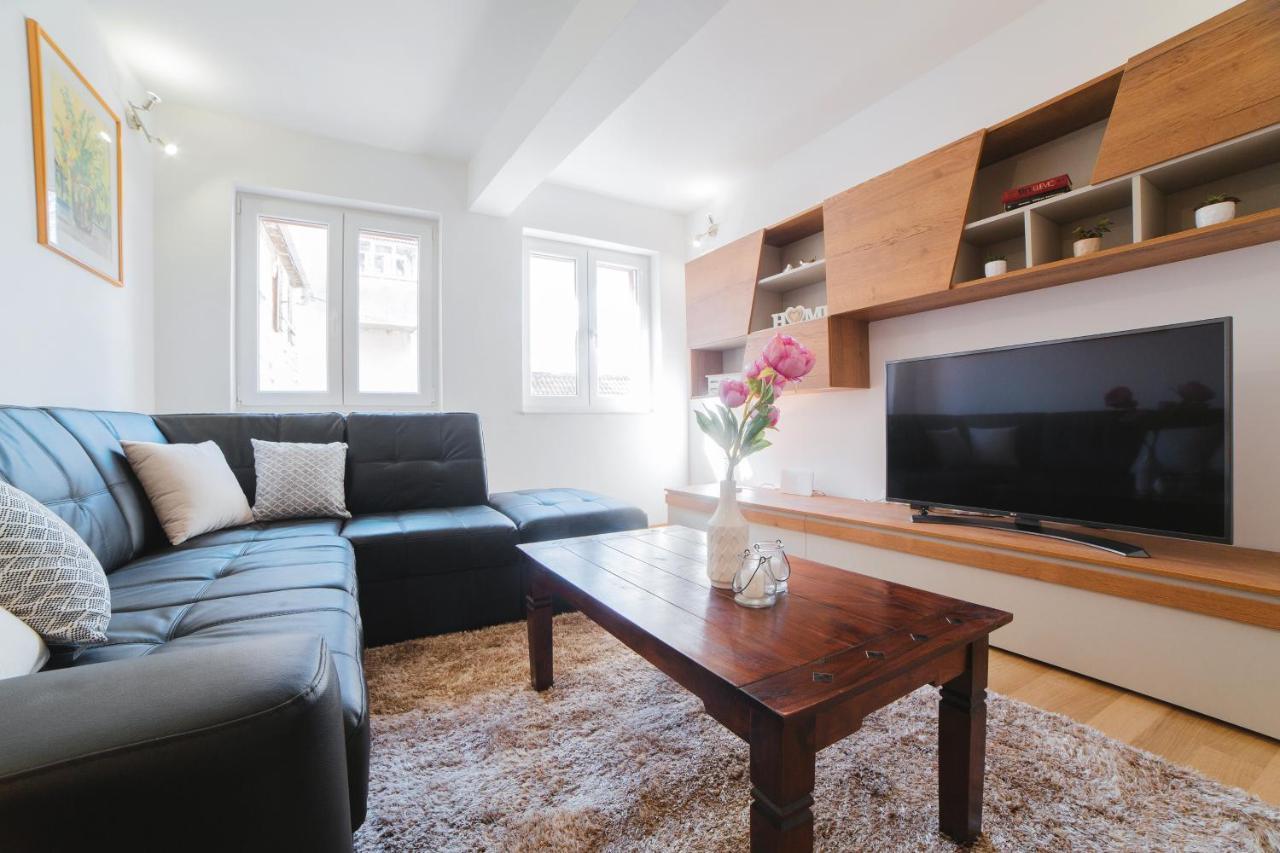 אומיס City Center Lux Apartment "Tonci" מראה חיצוני תמונה