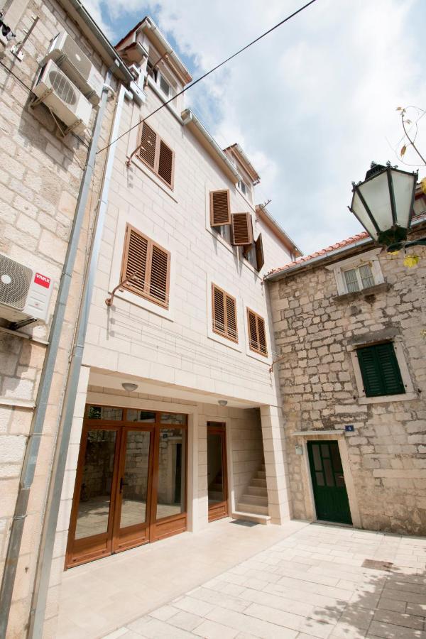 אומיס City Center Lux Apartment "Tonci" מראה חיצוני תמונה